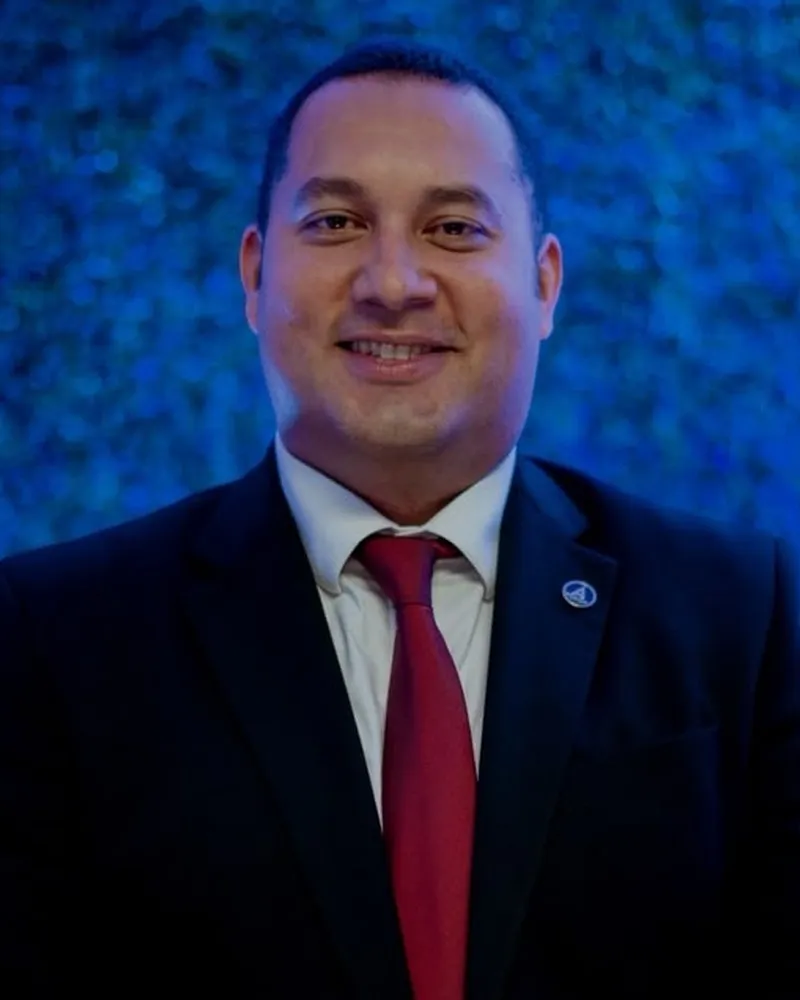 Oscar Tovar, Pastor